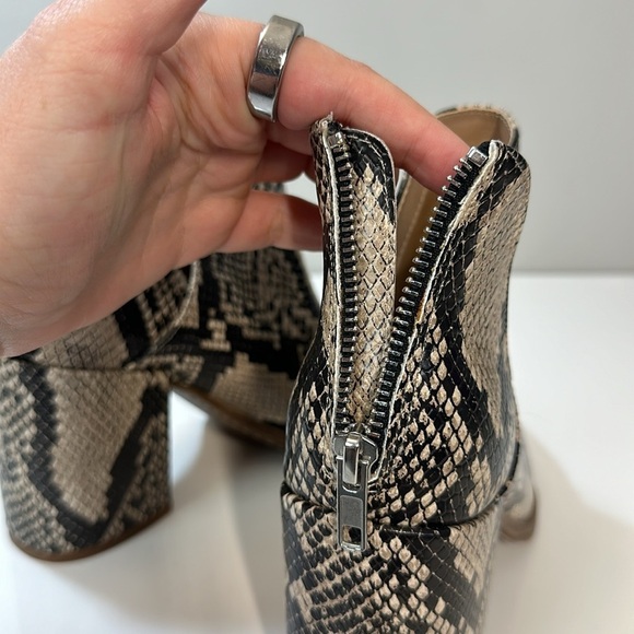 Steve Madden Cedar Snake Skin Print Ankle Booties Size 8 - Picture 12 of 15